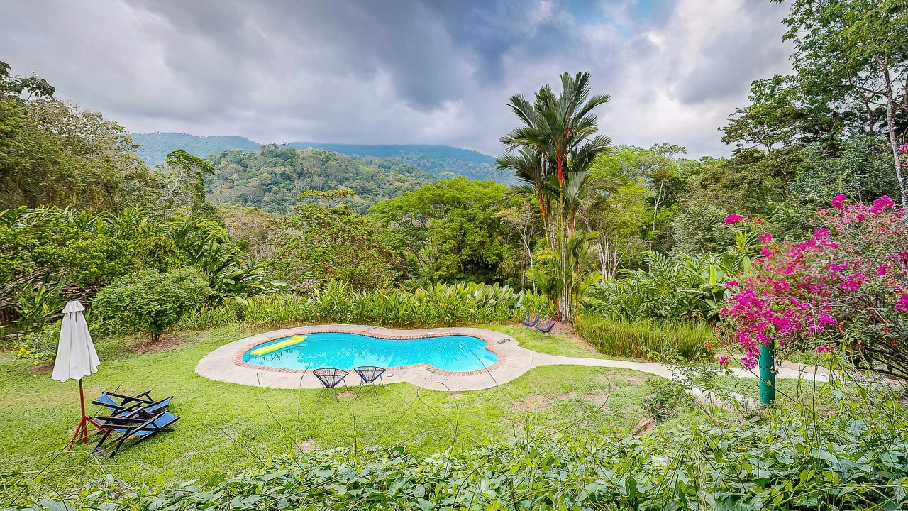 A TRANQUIL HAVEN: PRIME INVESTMENT OPPORTUNITY IN UVITA'S LUSH RIVER ENCLAVE: Mountain Hotel/Resort/Hostel For Sale in Uvita - Gallery image 20