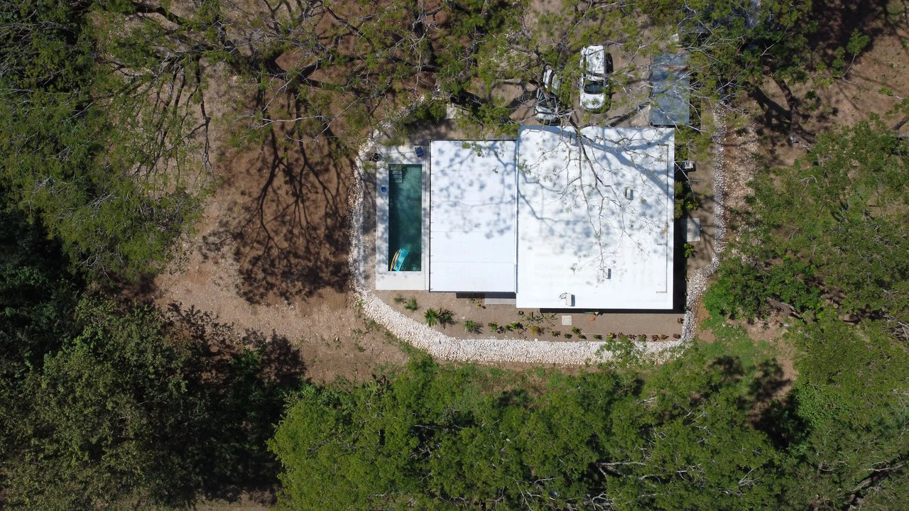 Private property for sale with a modern house and pool surrounded by the nature of Playa Samara – excellent investment opportunity - Gallery image 4