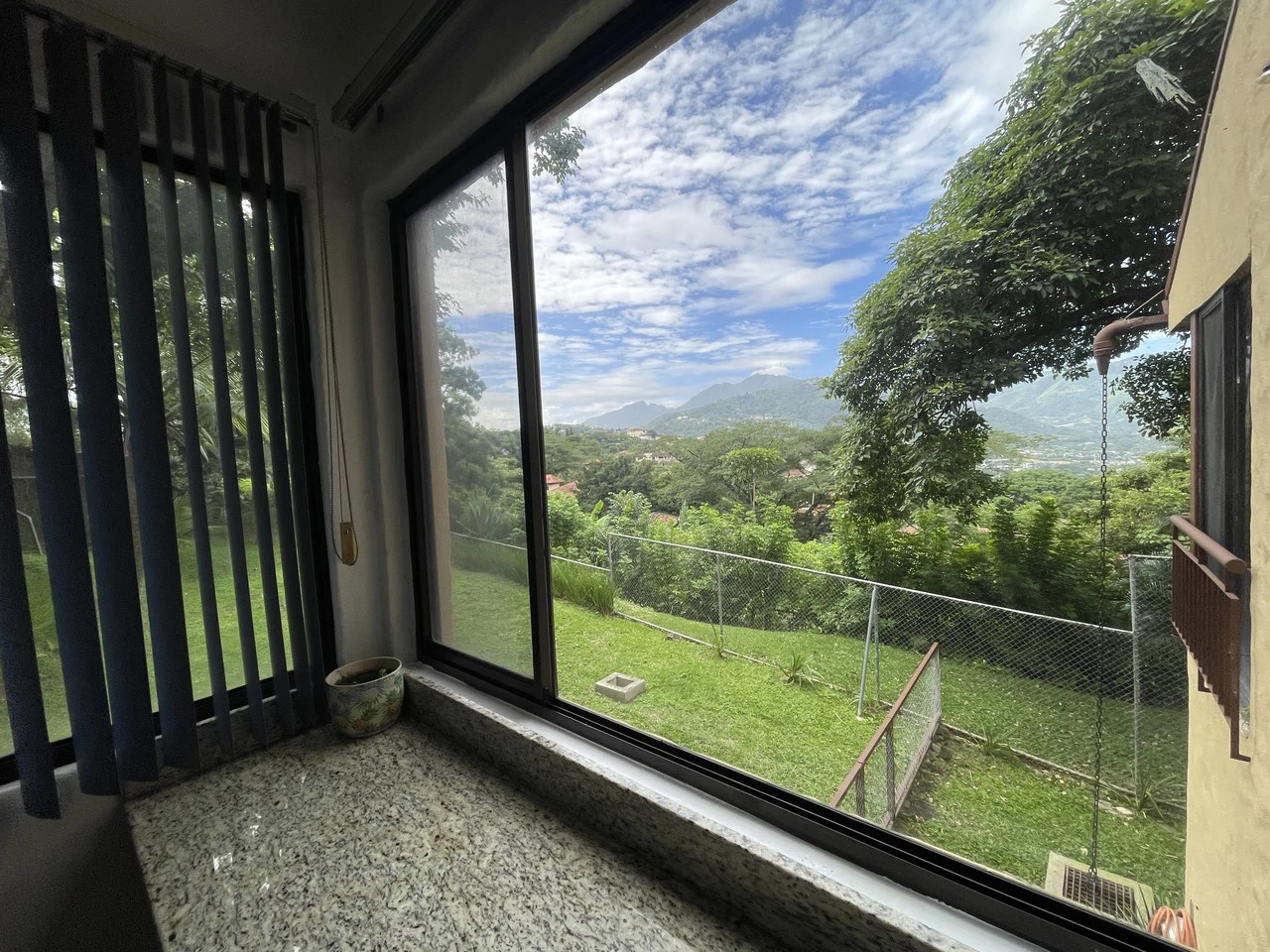 Loma Real P430: Spacious 5-Bedroom Home in Gated Community in Escazú, Guachipelin Norte - Gallery image 10