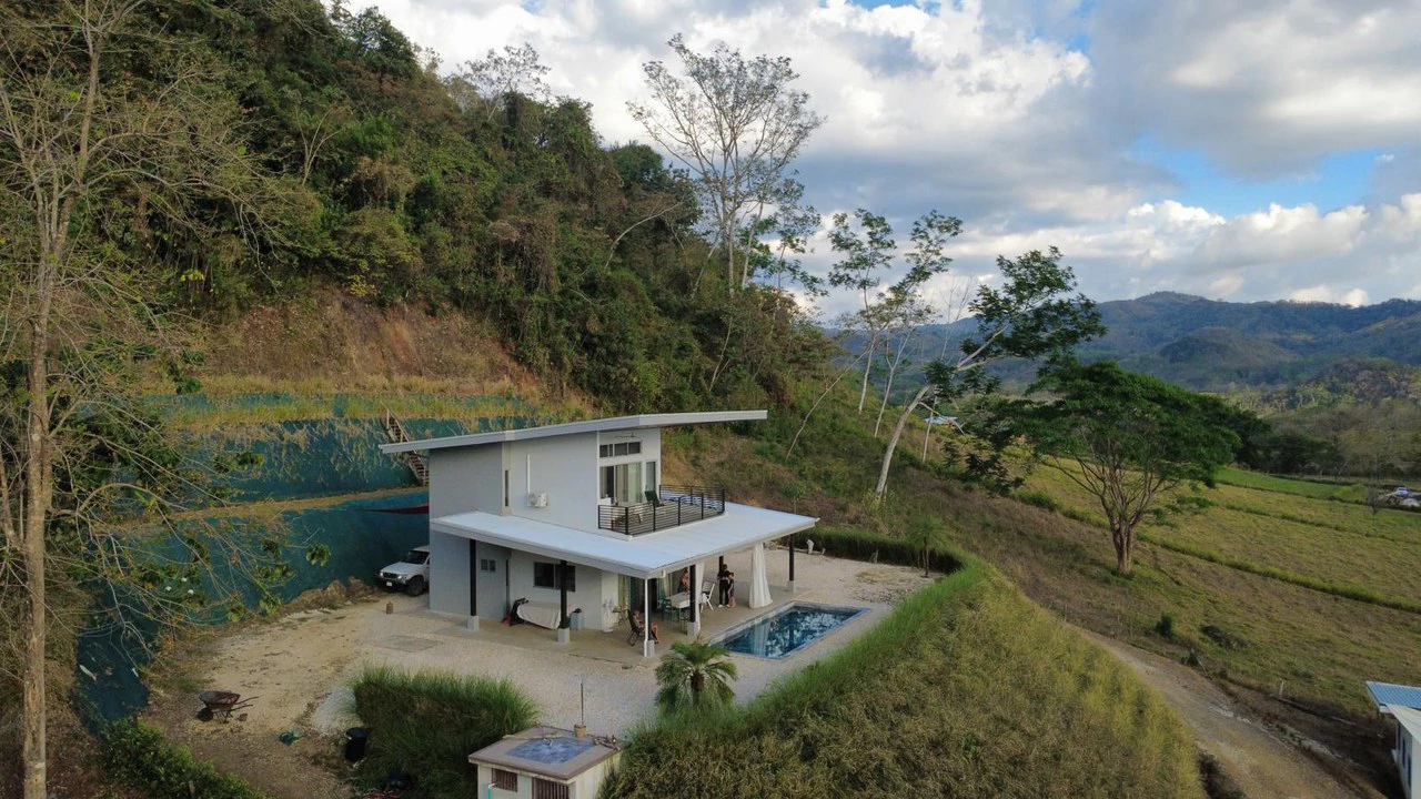Beautiful Mountain Home for Sale in Hojancha – with Pool and Separate Guest House for Rental - Gallery image 5