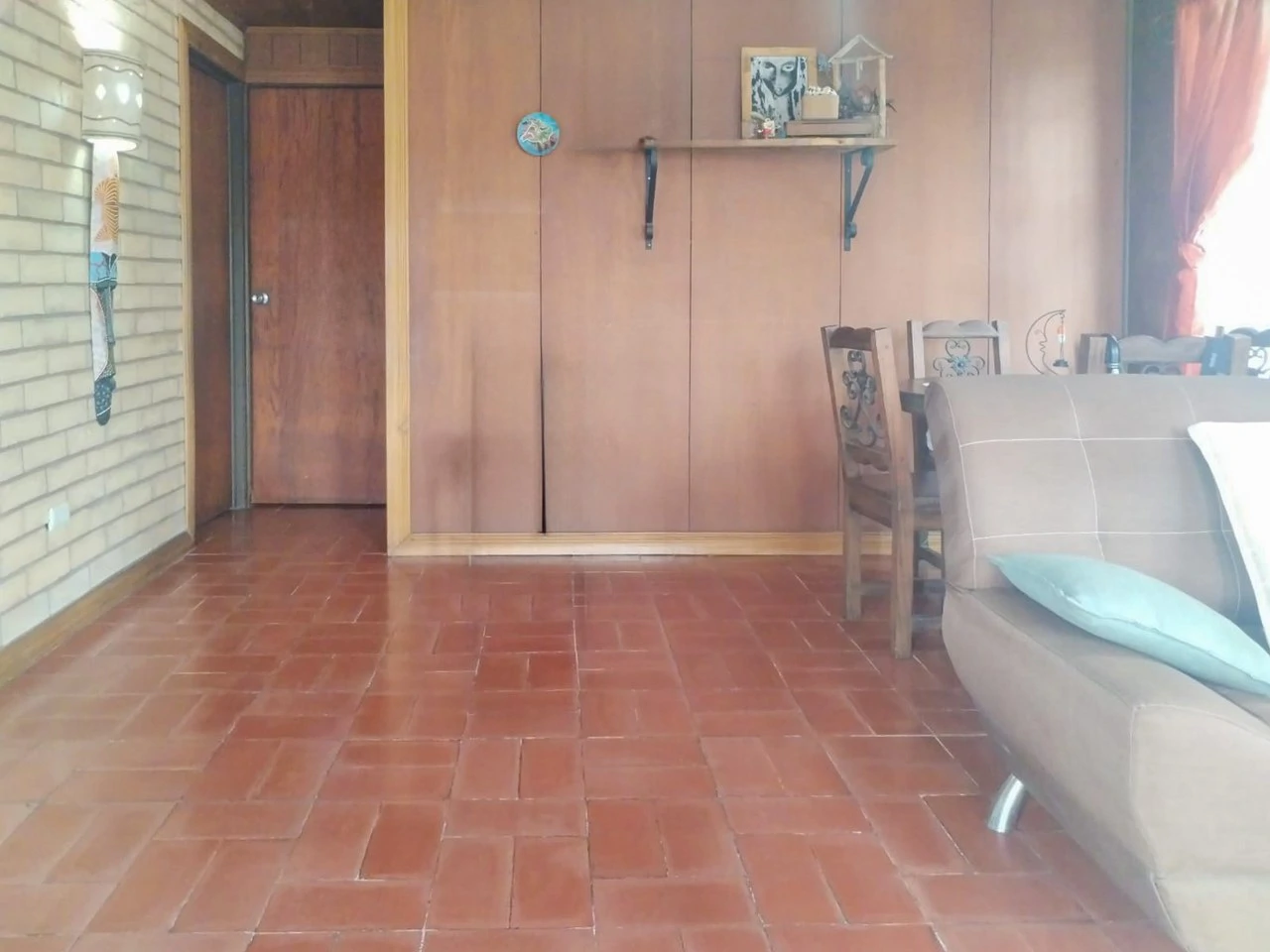 House for Sale in Grecia: Prime Location Near Central Market, Ideal for Living or Investment - Gallery image 5