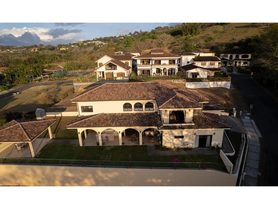 Exclusive Luxury Residence in Gated Community – Brasil de Santa Ana