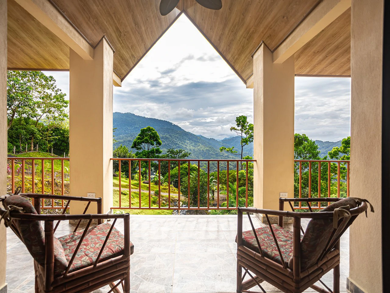11.25 ACRES- 4 Bedrooms, Two Homes, Panoramic Ocean & Mountain Views With Stream, 30+ Fruit Trees, 40 Minutes to Quepos!!! - Gallery image 13