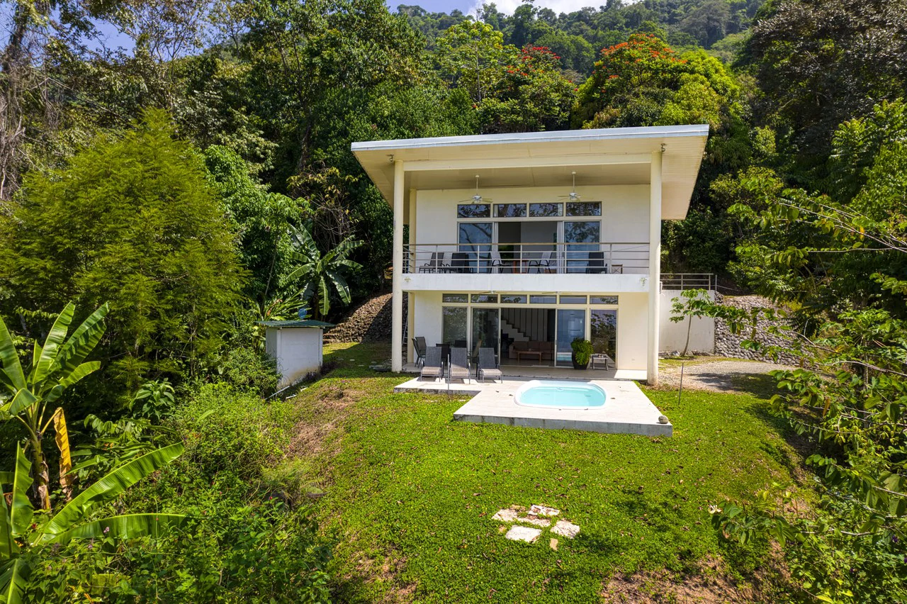 12.25 ACRES – 3 Bedroom 2 Story Ocean View Home 10 Min To The Beach!!!