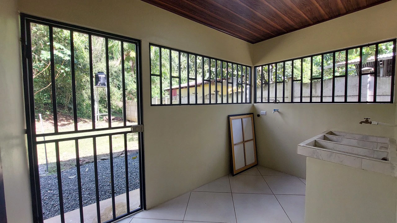 Affordable Home in Hatillo – Just 5 Minutes from Playa Dominical & Playa Linda: House For Sale in Hatillo - Gallery image 10