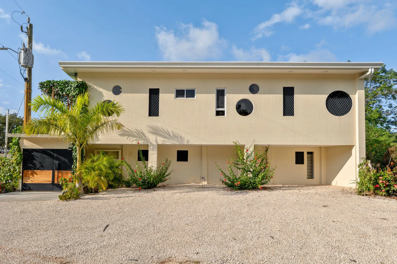 Pierre & Colors: | Prime Corner Lot | Turnkey Income Property - Gallery image 3