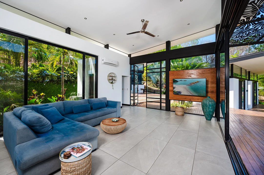 Casa Kalachuchi: Gorgeous Modern Jungle Oasis with Sunset Views in Gated Community - Gallery image 4