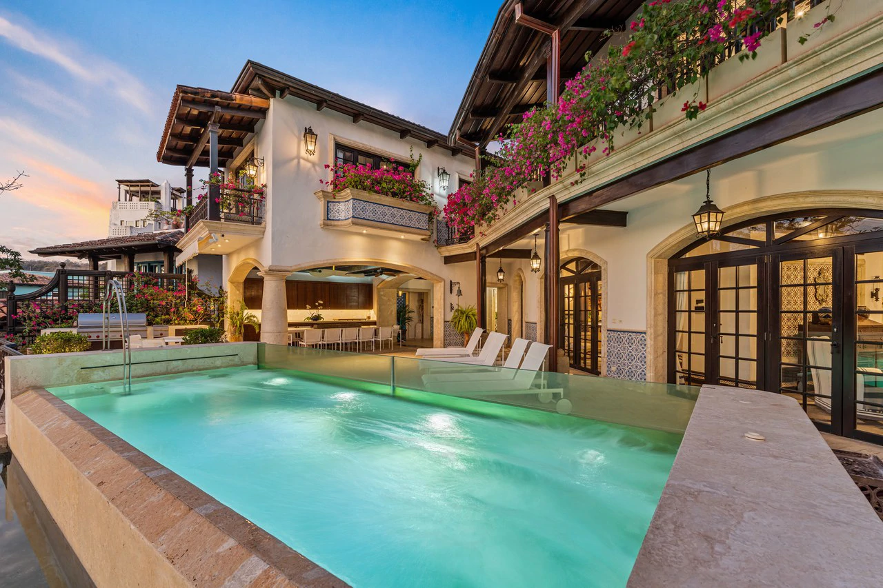 27 Cartagena: Unique Luxury Beachfront Home - Gallery image 59