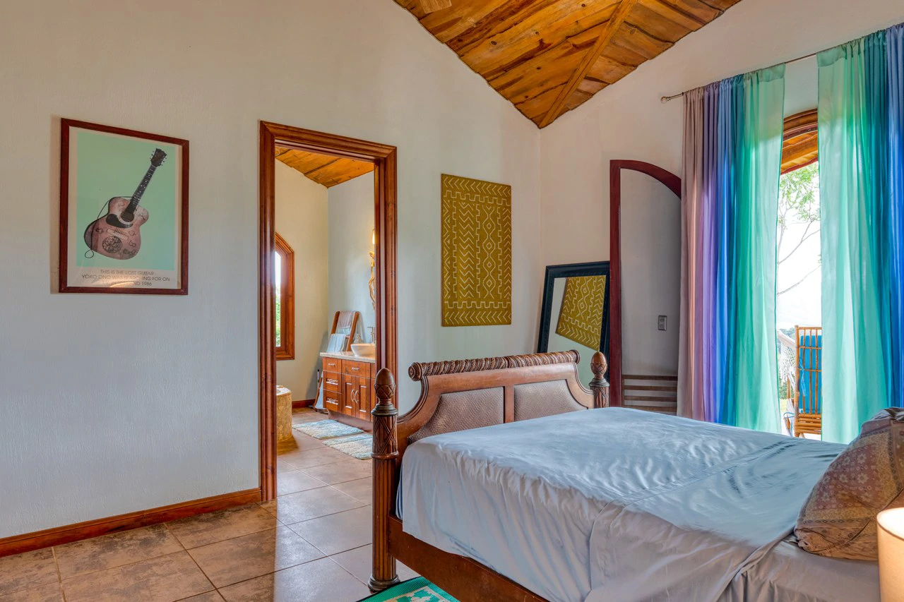 5 Bedroom Mountain Retreat Minutes from the Beach Platanillo Costa Rica - Gallery image 27