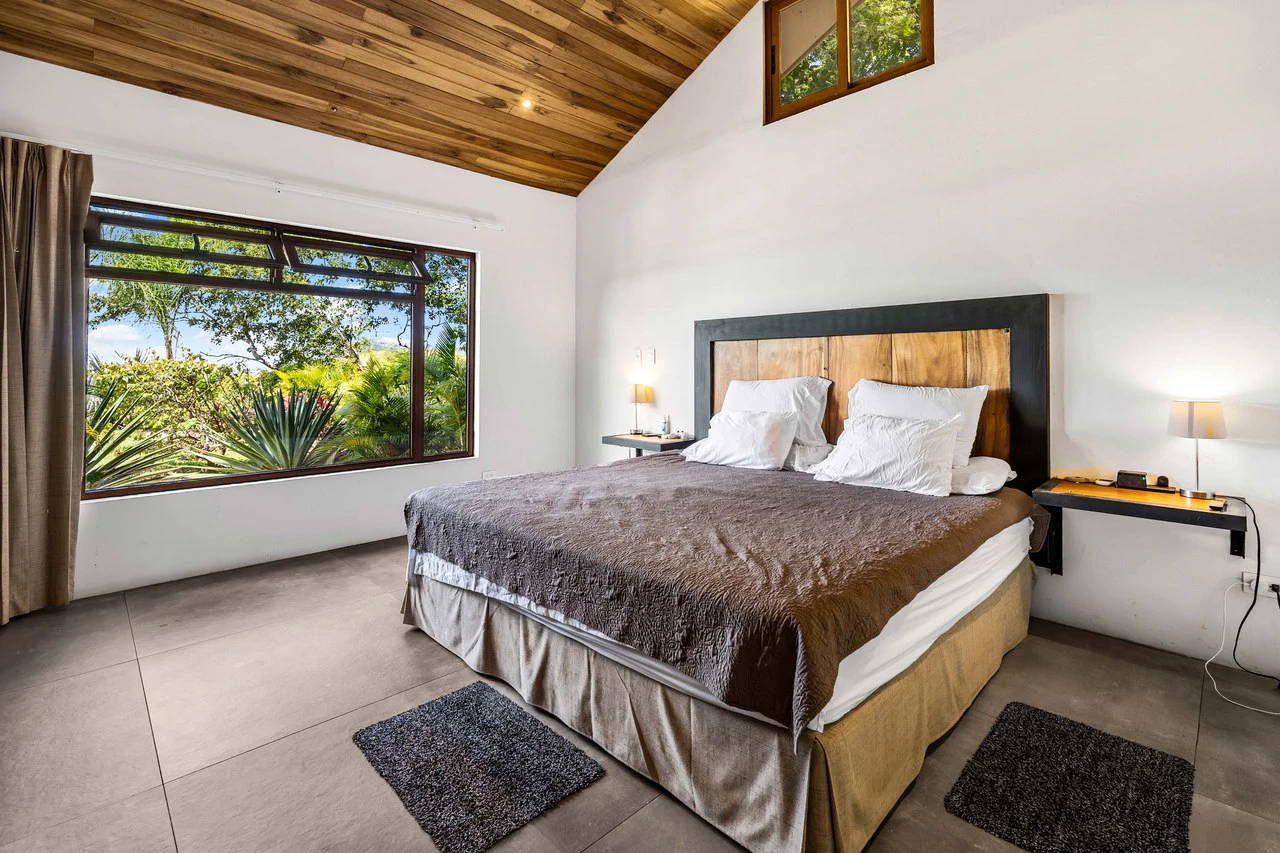 Casa Arcadia: Ocean-View Home with Two Income-Producing Studios - Gallery image 10