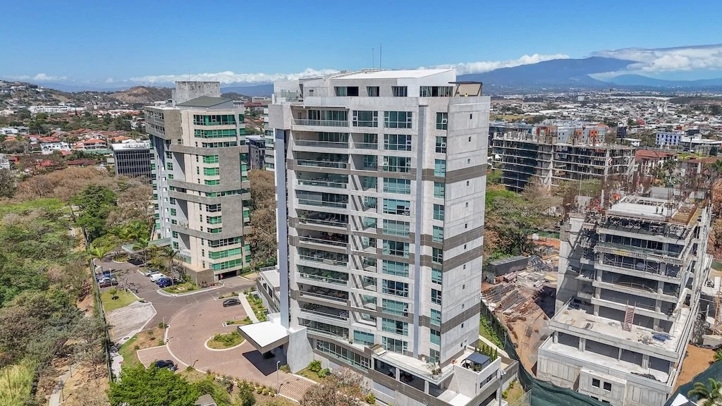 Apartment For Sale in San Rafael