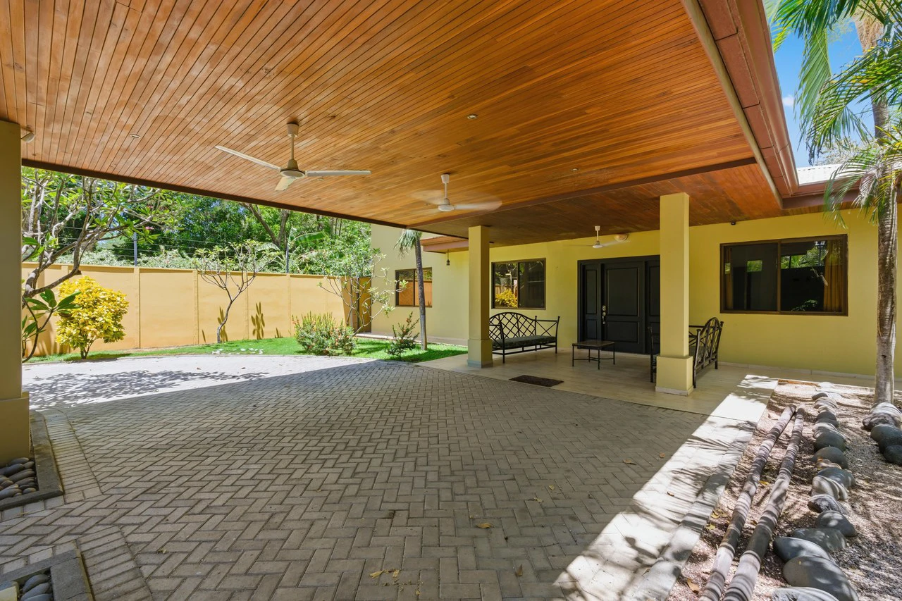 Casa Plumeria: Tropical 4-Bedroom Retreat with Pool Just Steps to Potrero Beach - Gallery image 27