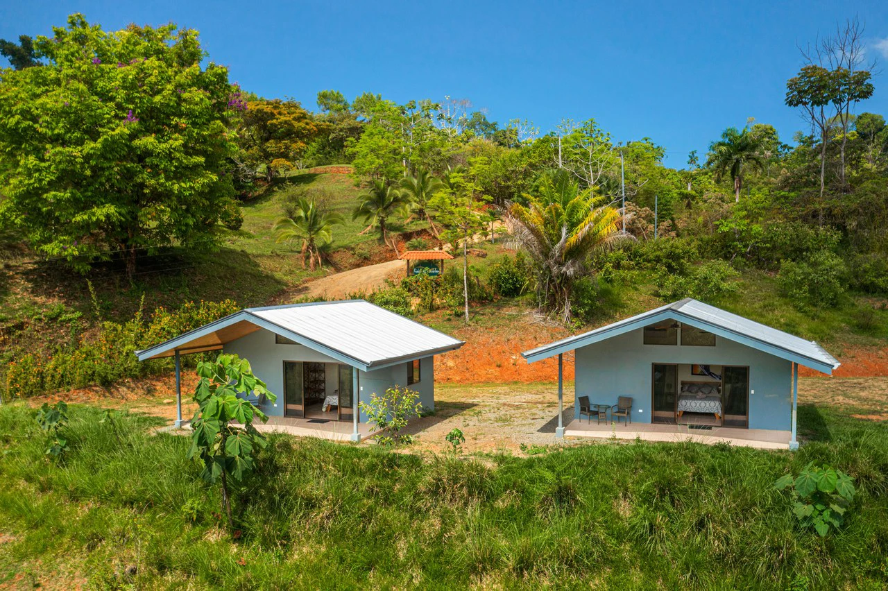 Mountain Mixed Use Building For Sale in Savegre - Gallery image 5