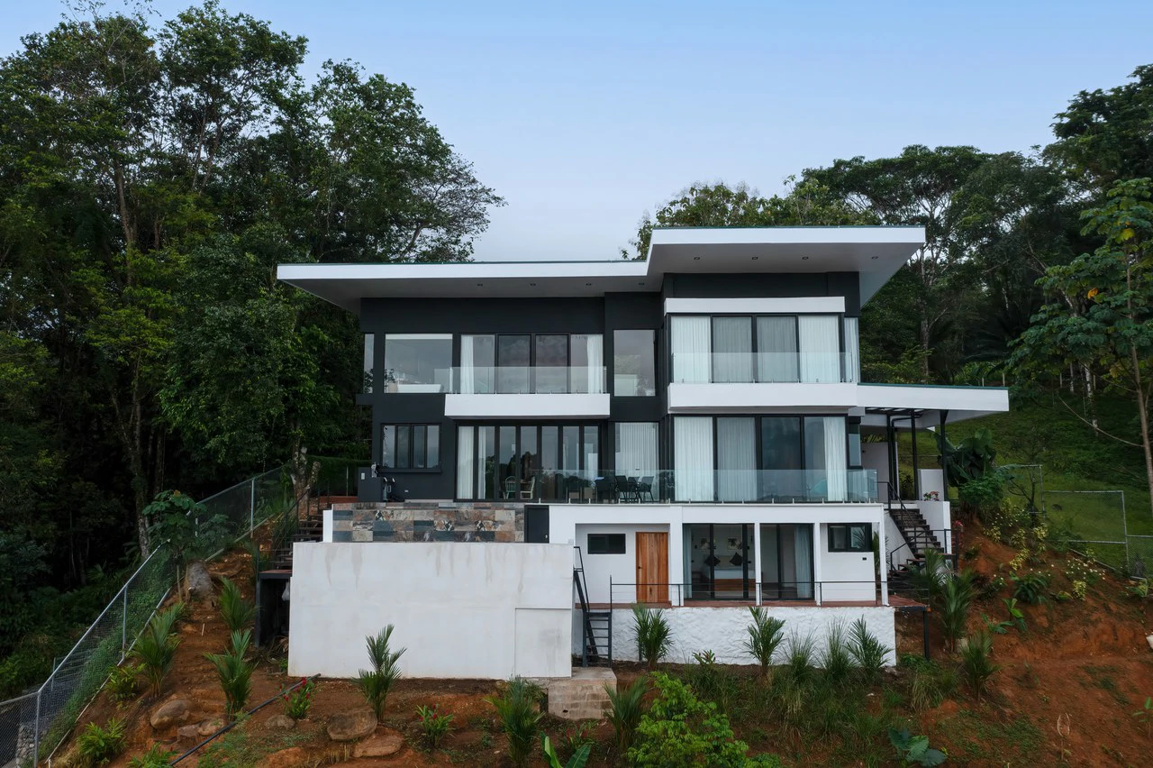 LUXURY PROPERTY WITH STUNNING OCEAN VIEWS IN UVITA, COSTA RICA. A GREAT INVESTMENT!: Mountain House For Sale in Uvita - Gallery image 5