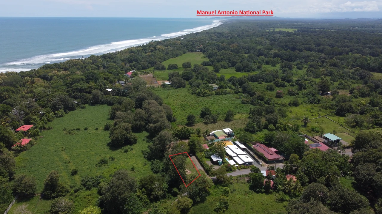 Prime Lot Just 350 Meters from Matapalo Beach – Ideal for Commercial or Residential Development: Near the Coast Development Parcel For Sale in Matapalo - Gallery image 8