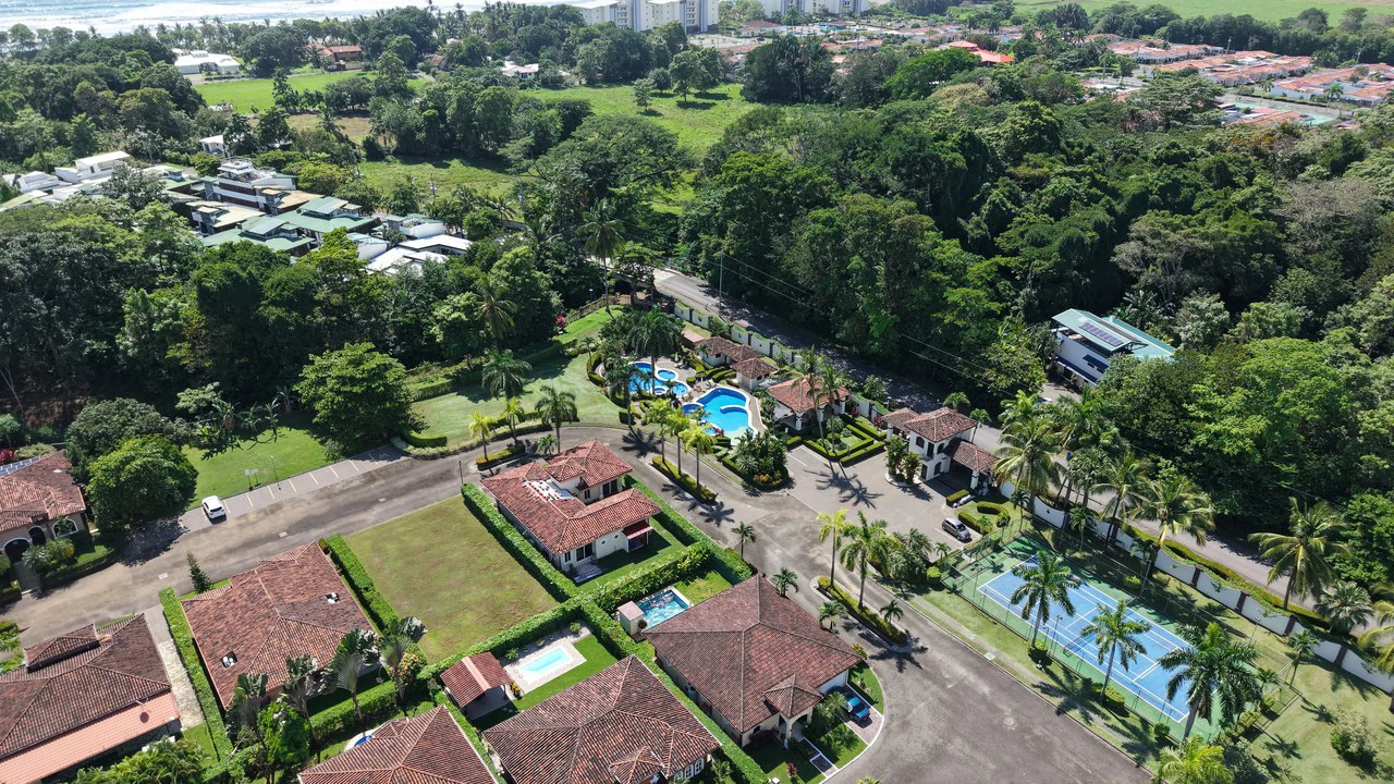 Casa Tropical: Best entry into highly sought after community! - Gallery image 26