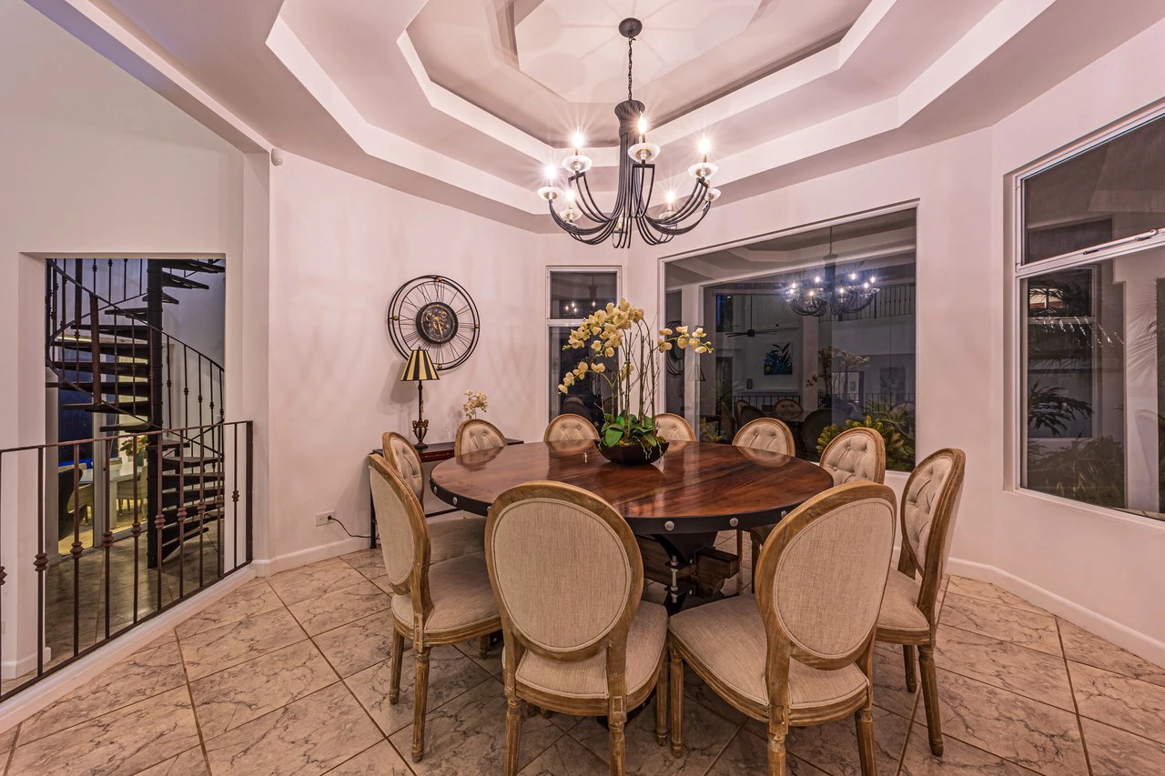 17 ACRES – 5 Bedroom Grand Estate, Guest House, SPECTACULAR VIEWS!!! - Gallery image 12