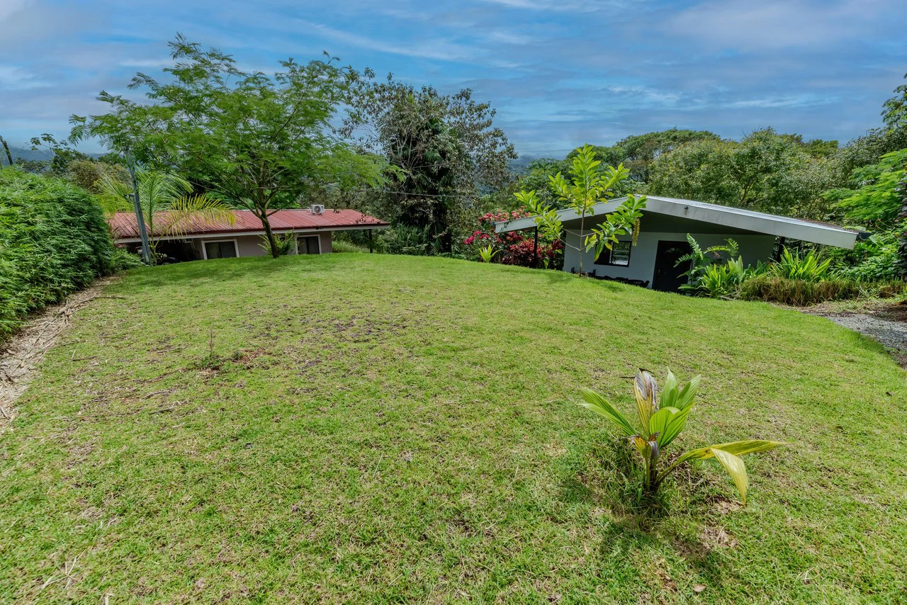Multi-Family Compound, 4 Fully Furnished Units | 15 Minutes to the Beach - Gallery image 5