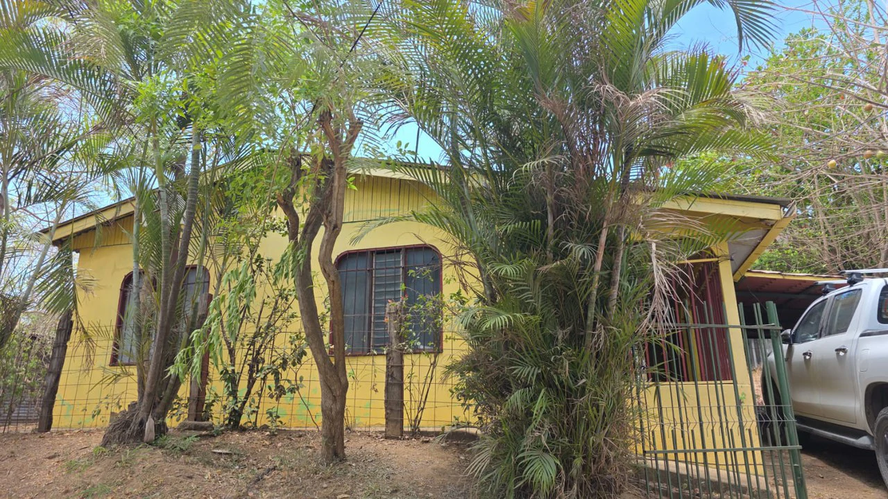 Typical Tico House for sale, 3-bedroom homestead in a prime location in Playas del Coco, on the main road to Ocotal - Gallery image 7
