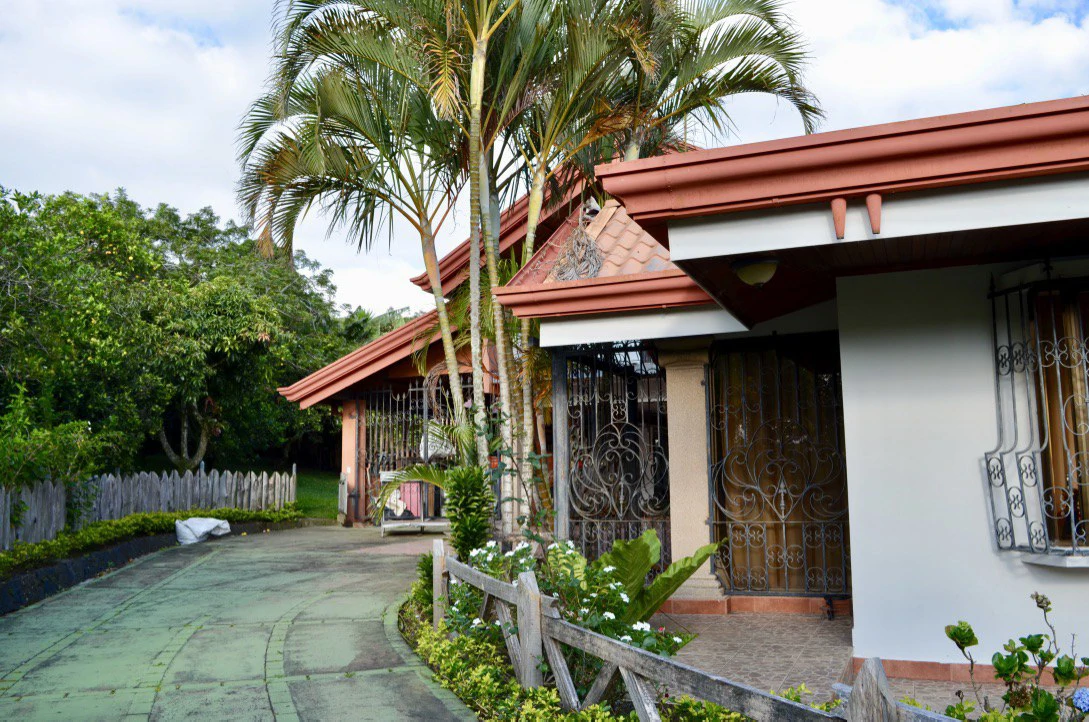 Spectacular 4BR House for sale in San Rafael - Heredia, ideal for a large family, or for those looking for a rental income option! - Gallery image 5