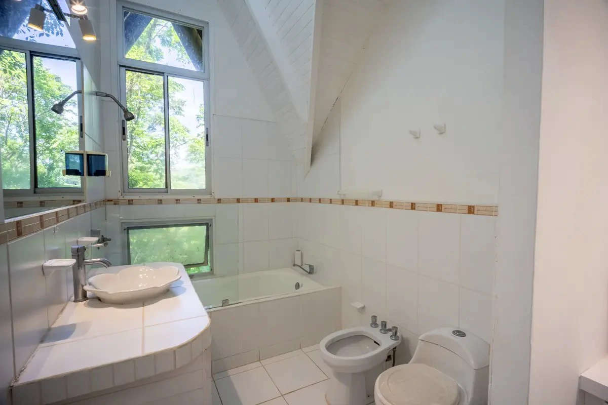 ID 26: 2 BD/2 BA Private Jungle Chalet in a Gated Community Near Hone Creek - Gallery image 17