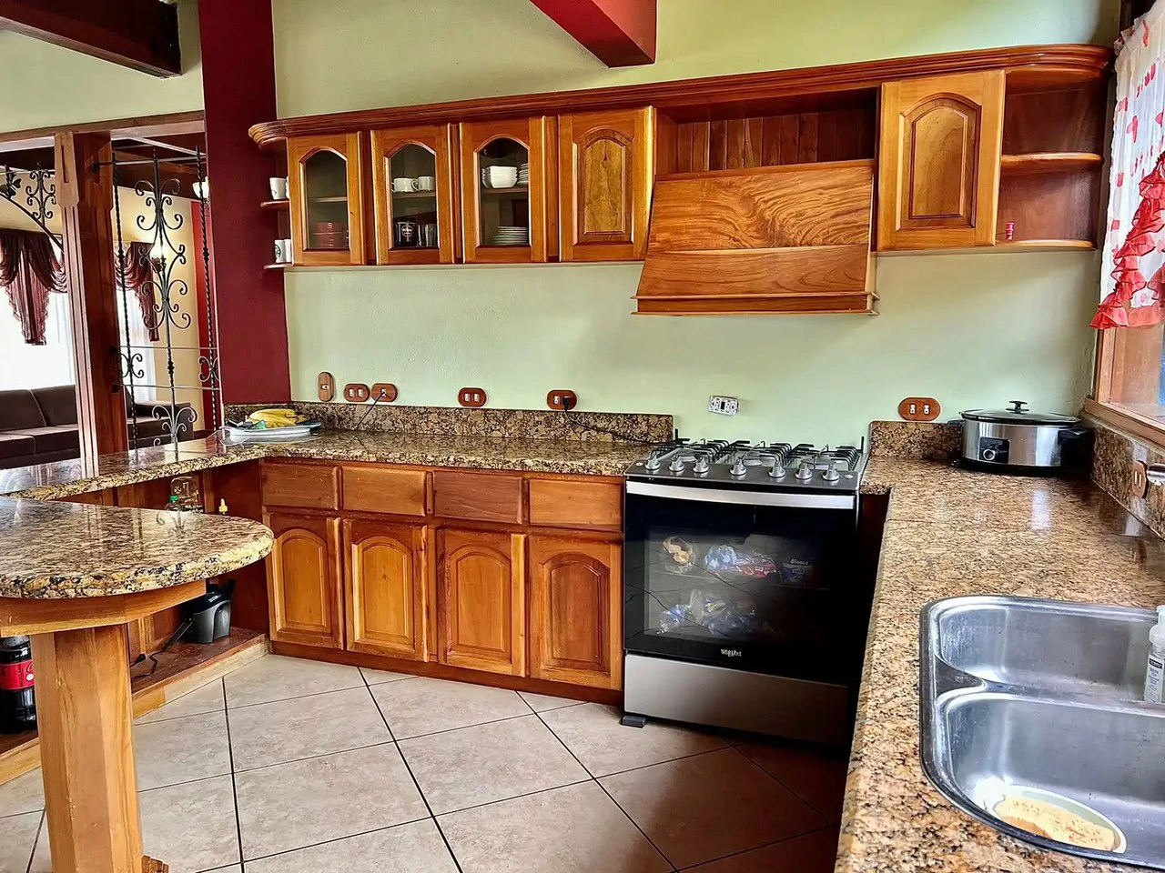 House For Sale in San Isidro - Gallery image 5