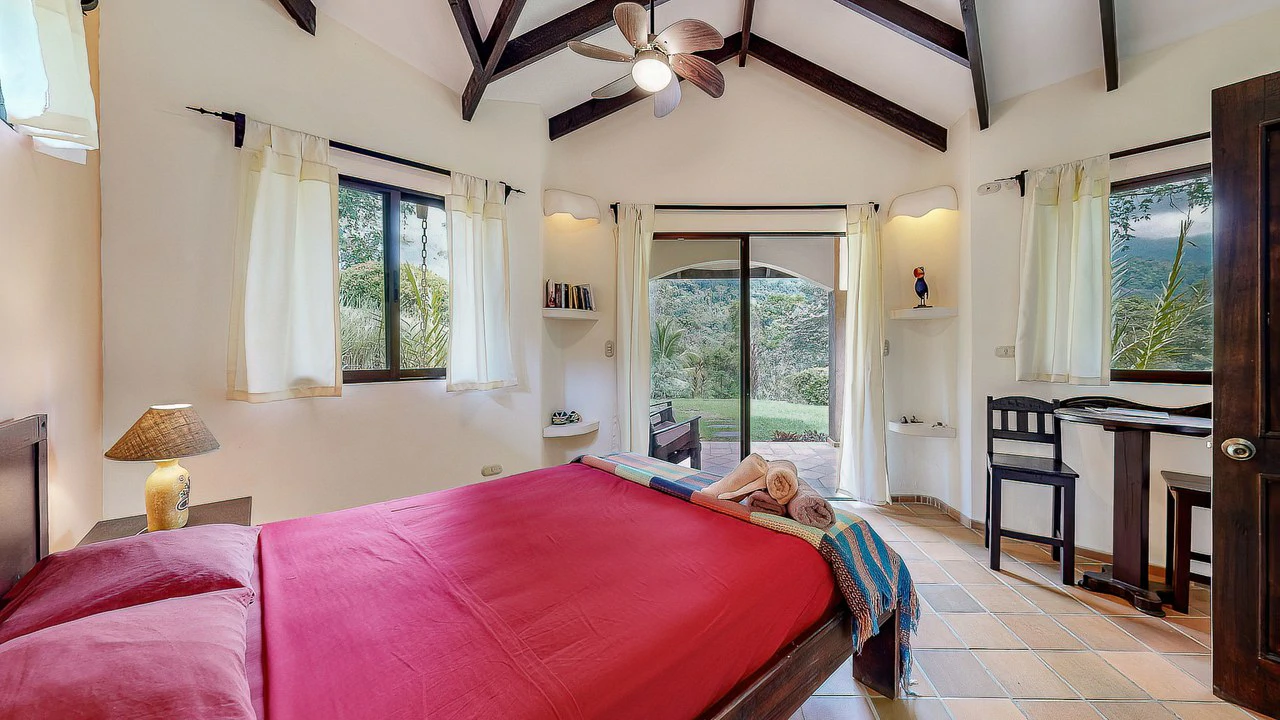 A TRANQUIL HAVEN: PRIME INVESTMENT OPPORTUNITY IN UVITA'S LUSH RIVER ENCLAVE: Mountain Hotel/Resort/Hostel For Sale in Uvita - Gallery image 9