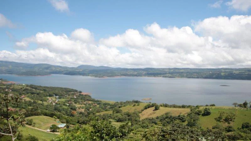 VOLCANO SUNRISE: Mountain top retreat overlooking Lake Arenal and 3 volcanoes - Gallery image 4