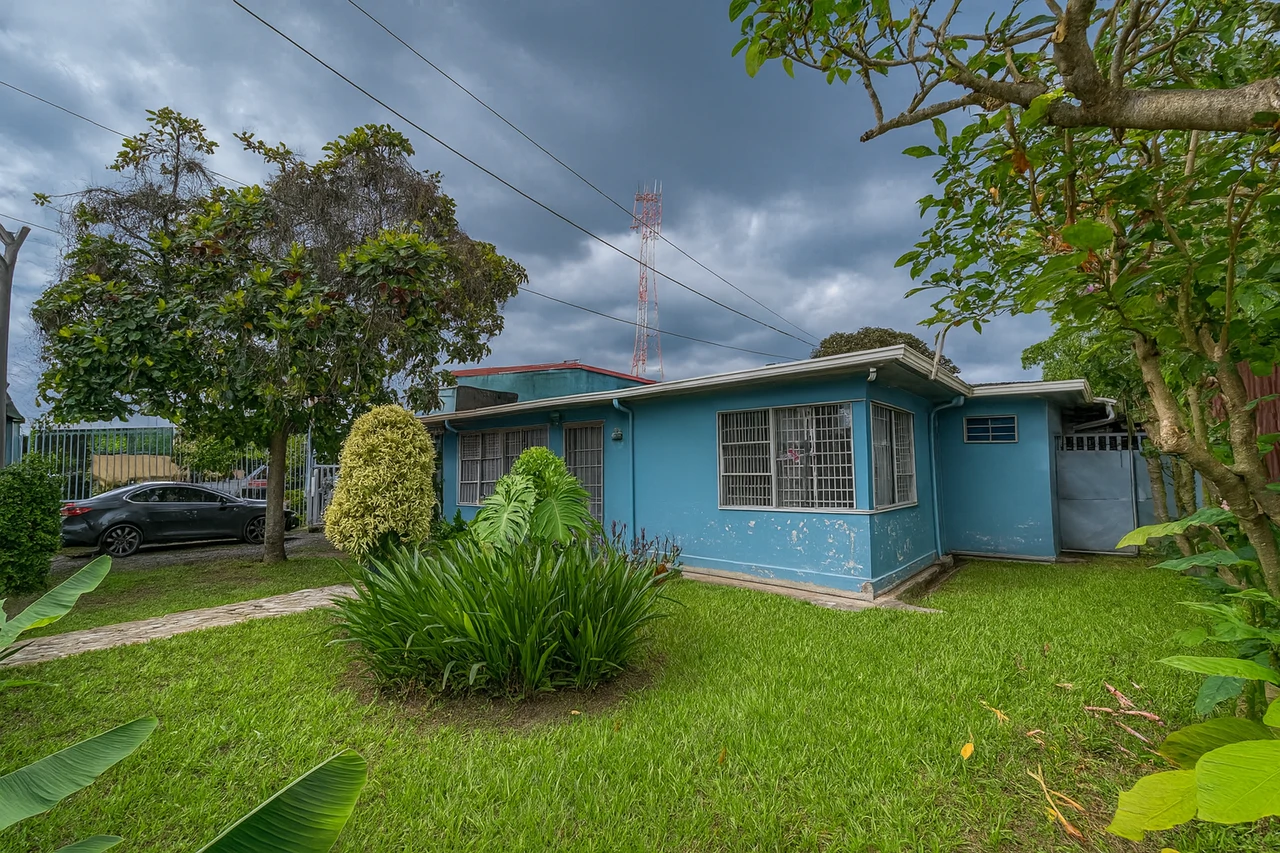 Barrio Pilar, Guadalupe: Development Lot for Sale in Barrio Pilar, Guadalupe – 2,227 m² with Mixed Land Use for Commercial or Residential Projects - Gallery image 2