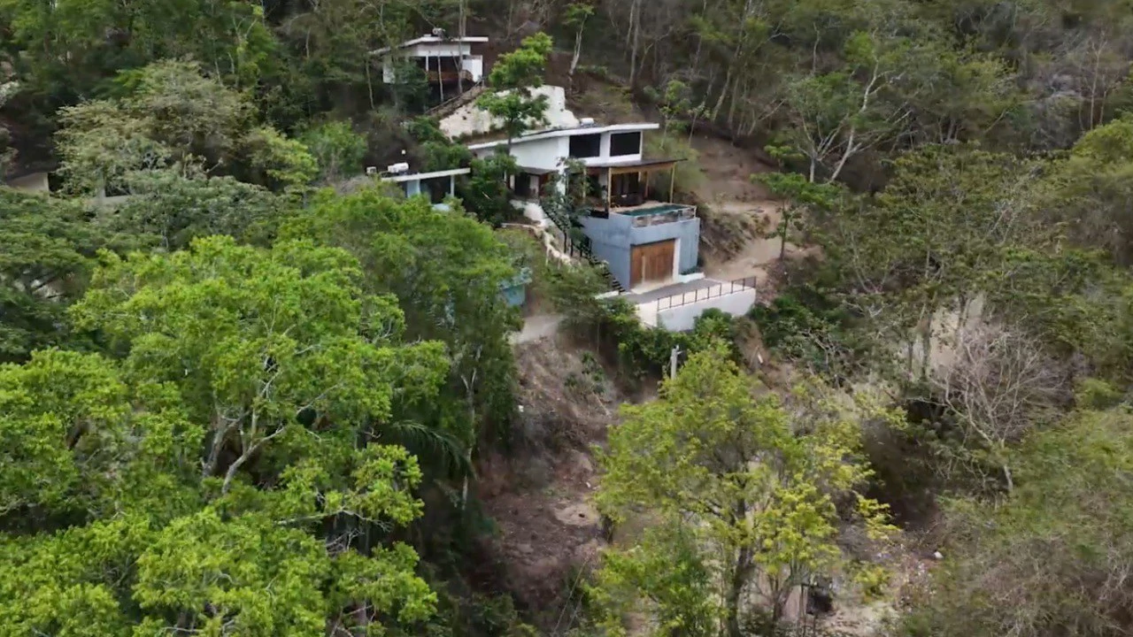 Colibri: Your Bespoke Dream Home with 3 Bedrooms, 3 Bathrooms, an Infinity Pool, and Breathtaking Ocean Views. Plus, a Separate 1 Bedroom, 1 Bathroom Guest House with a Kitchenette for Sale in Paquera - Gallery image 25