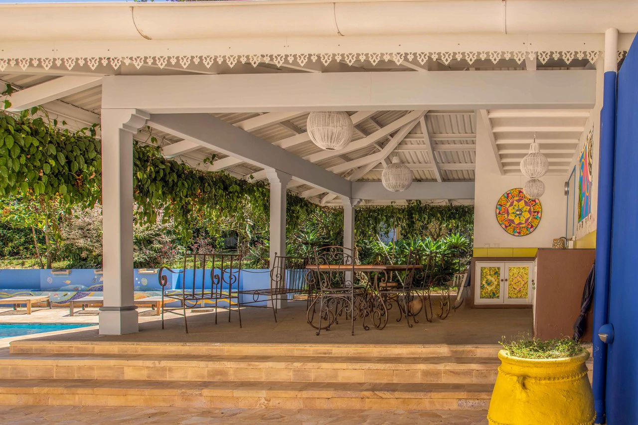 LUXURY PROPERTY HOUSE AND 5 APARTMENT SANTA ANA: Incredible property to live or invest. Ideal for single space. . This beautiful property measures 4857 m2 of lot with a street front of 23m2 and 432 m2 - Gallery image 36