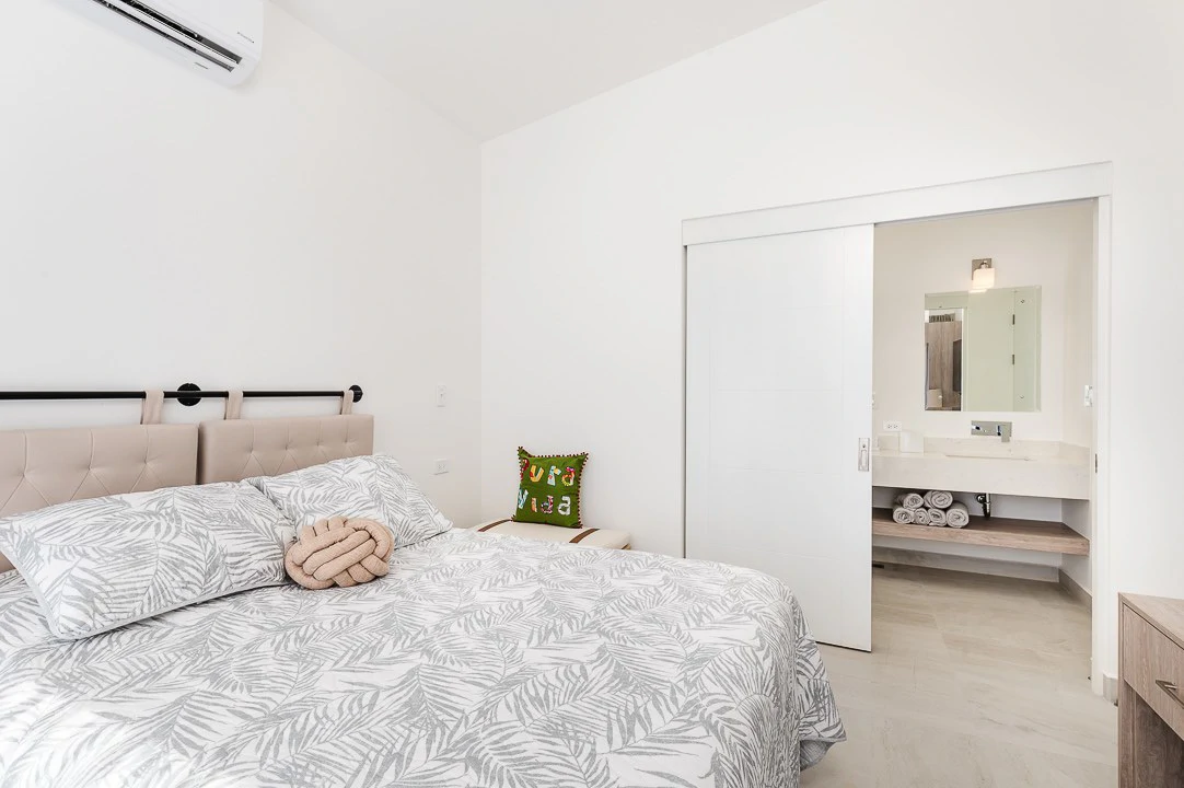The Enclave: Ultra-Modern 3 Bedroom Villa Located Minutes From the Beach! - Gallery image 9