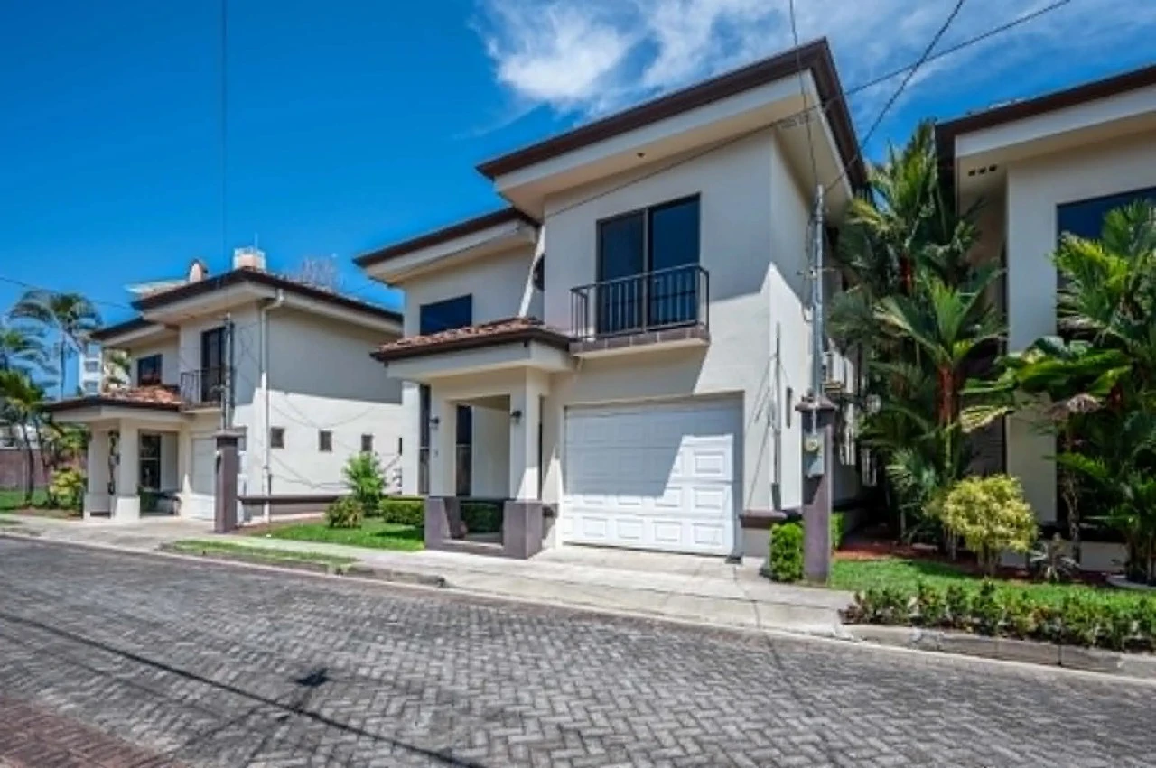 Rare Opportunity in Jacó’s Only Oceanfront Gated Home Community - Gallery image 10