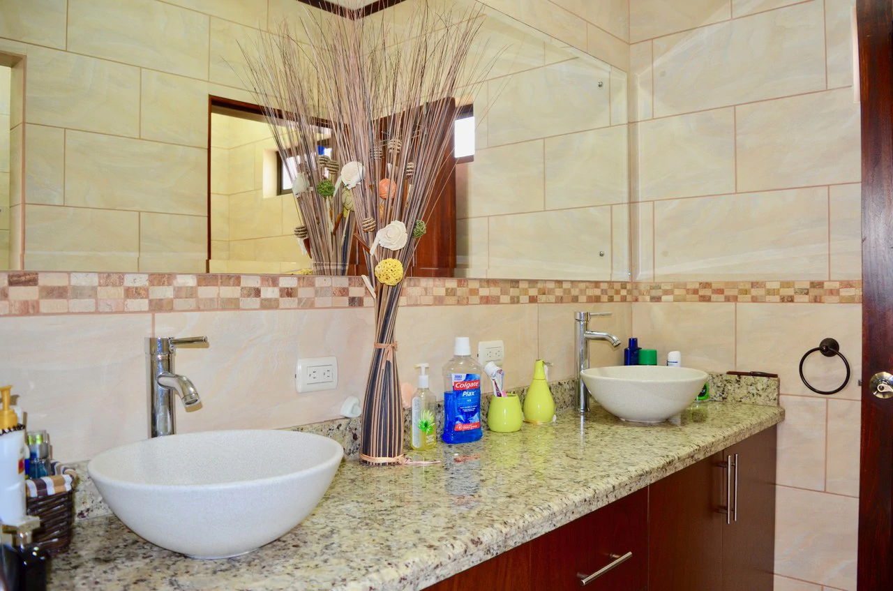 Gorgeous 4 Bedroom house for sale in Santo Domingo de Heredia - Gallery image 12