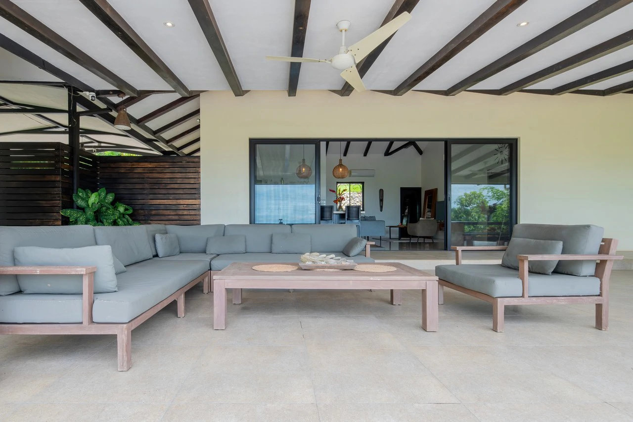 6.45 ACRES – 3 Bedroom Luxury Ocean View Home Surrounded By Vibrant Rainforest And Wildlife!!! - photo 21