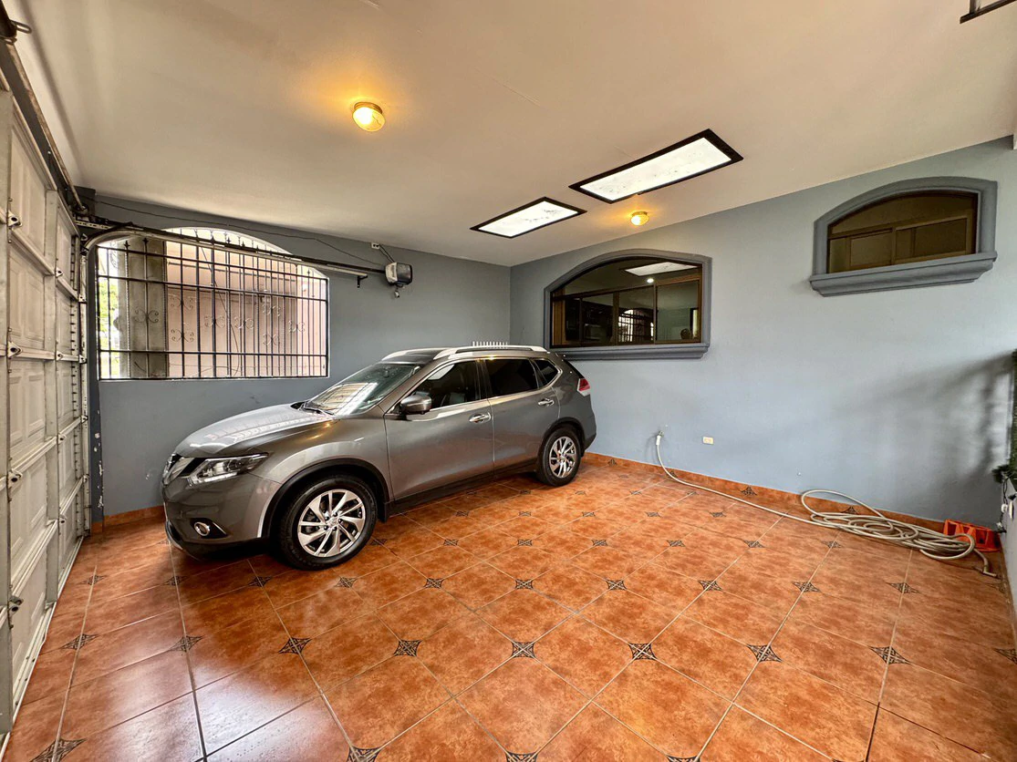 Residencial Los Crotos: Spacious 100% Concrete Home for Sale San Pablo de Heredia - Gallery image 26
