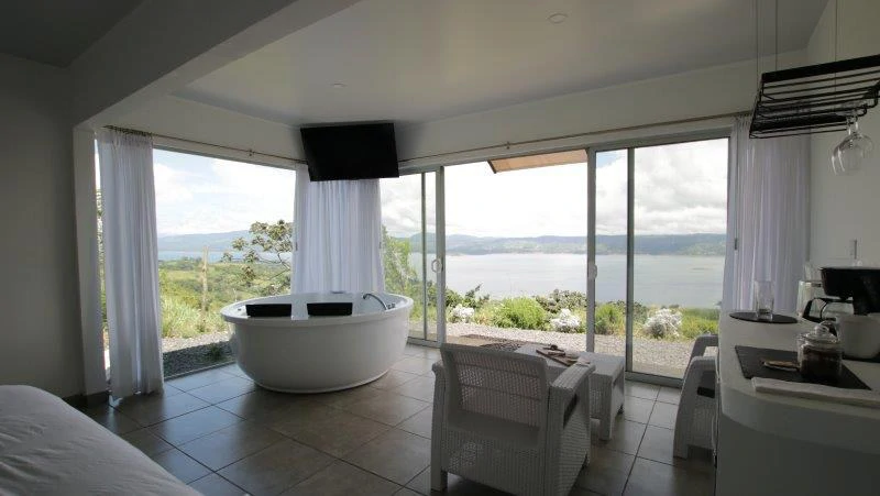 VOLCANO SUNRISE: Mountain top retreat overlooking Lake Arenal and 3 volcanoes - Gallery image 17