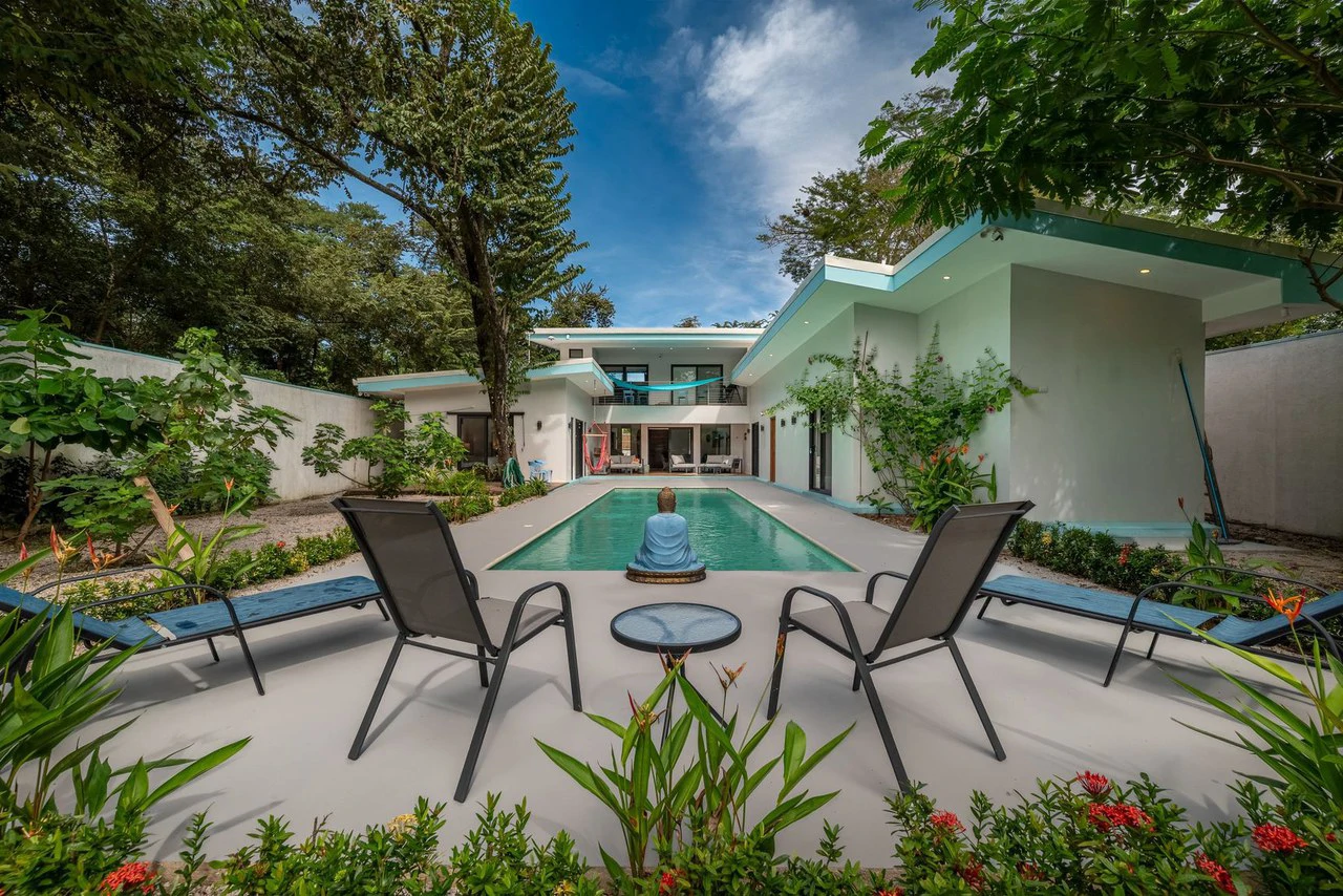 Casa Loto Azul: Exceptional Residence in Palm Beach Estates — Walk to Beach & Dining