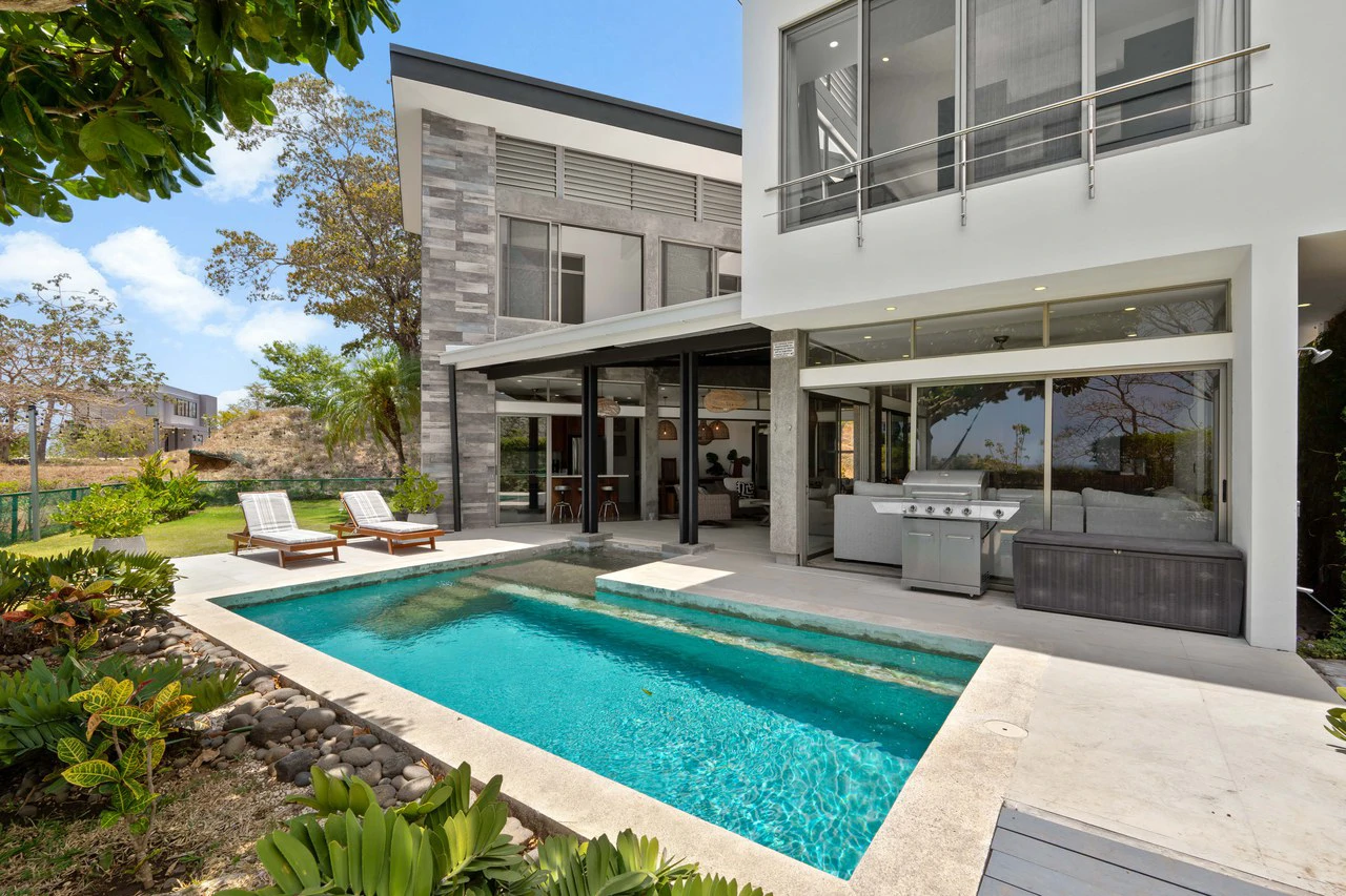 Casa Hijau: Modern Ocean-View Surf Home in Marbella - Gallery image 29