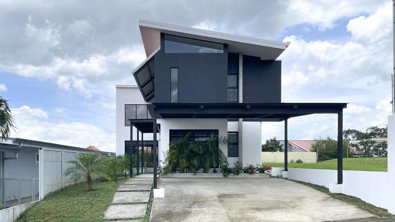 Modern Two-Story Home in Gated Community in Grecia– 5 Minutes from Downtown