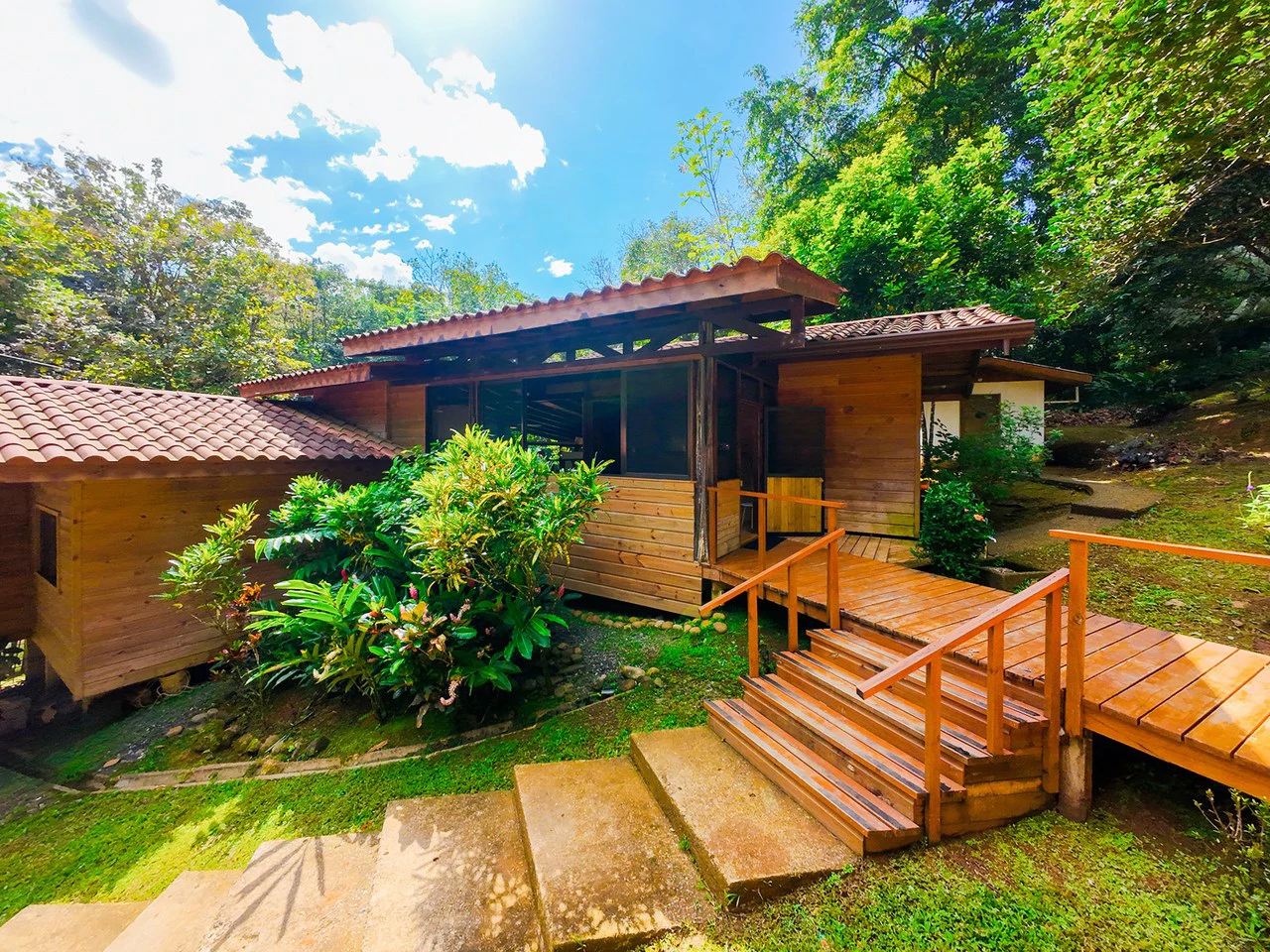 Serene Jungle Home + Guest Cabin on 3 Acres and River - Gallery image 28
