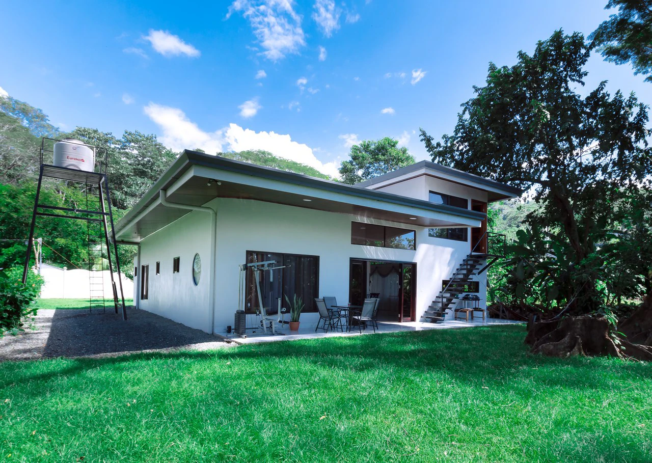 BRAND NEW 3-bedroom home, 5 minutes to Dominical Beach. - Gallery image 35