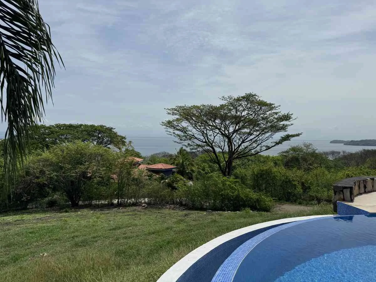 ID 4178: Elegant Coastal Villa with Infinity Pool and Lush Gardens - Gallery image 29