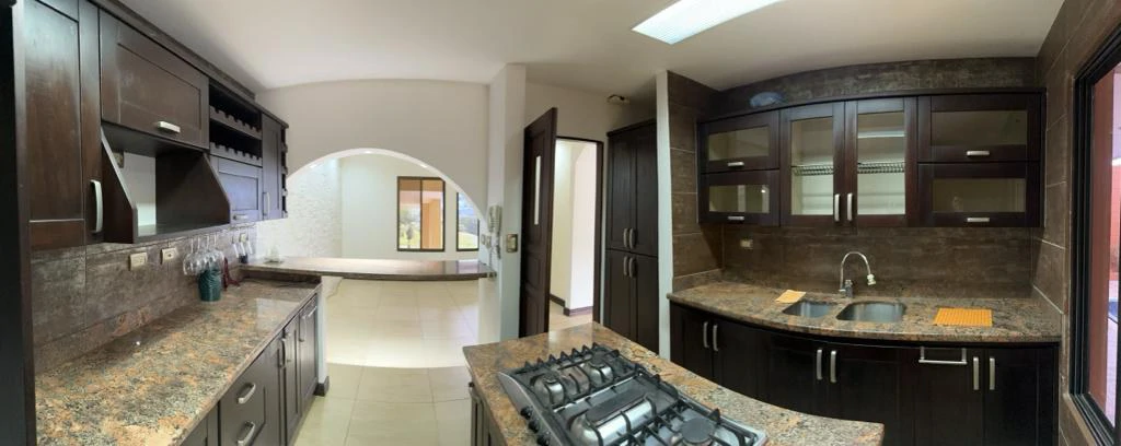 House For Sale in San Antonio - Gallery image 5