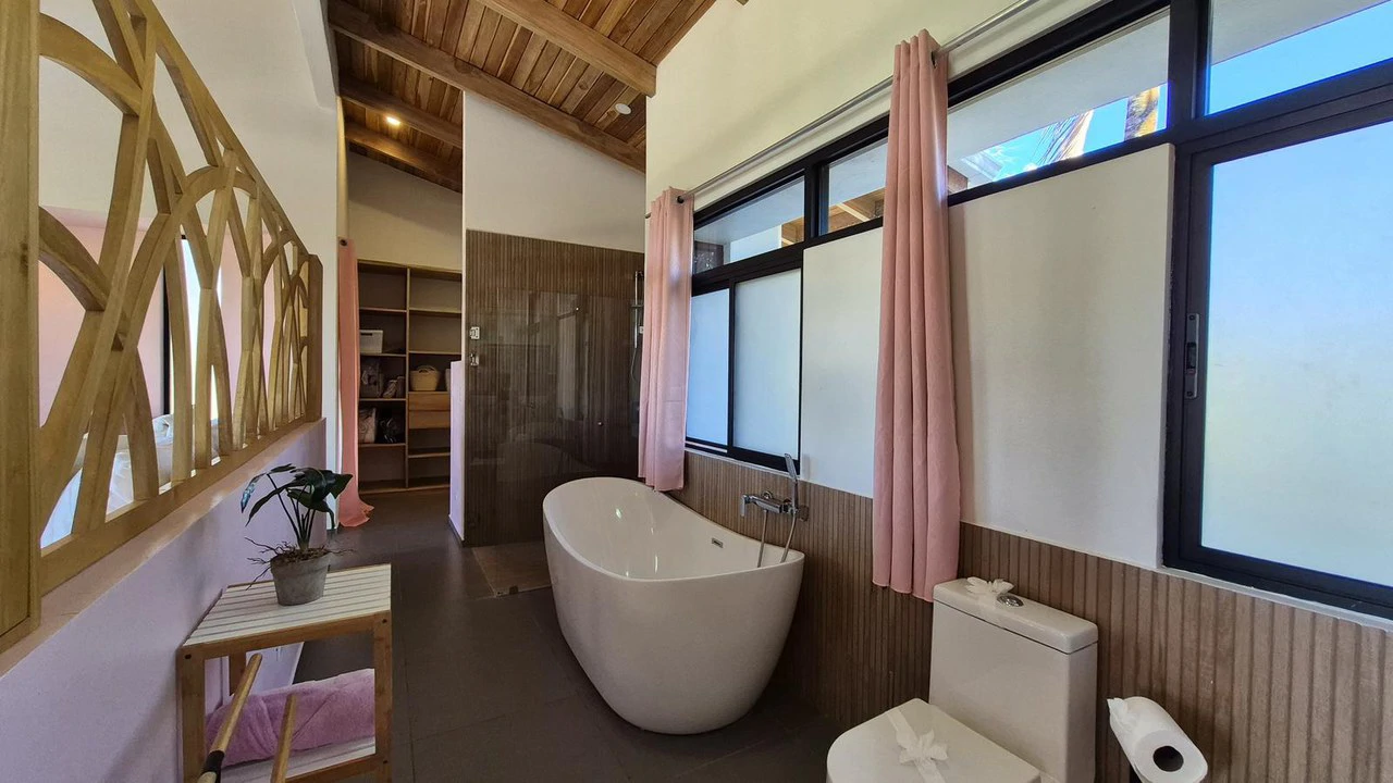 Casa Happy Eden: Elegant Ocean View Villa with Infinity Pool in Exclusive Boca del Toro – minutes from Carillo Beach - Gallery image 14