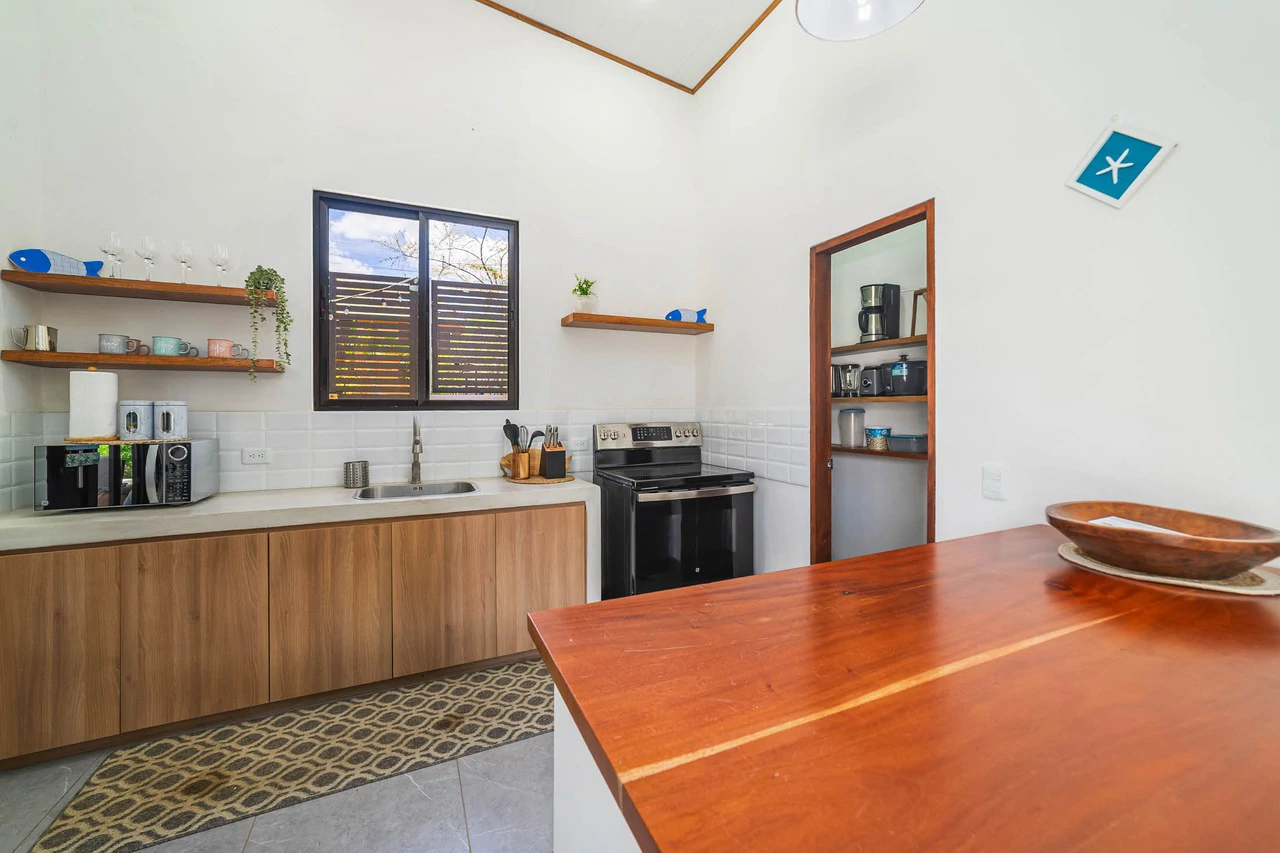 Villa Nanku: Tropical Playa Negra Home with Guest House & Pool - Gallery image 21