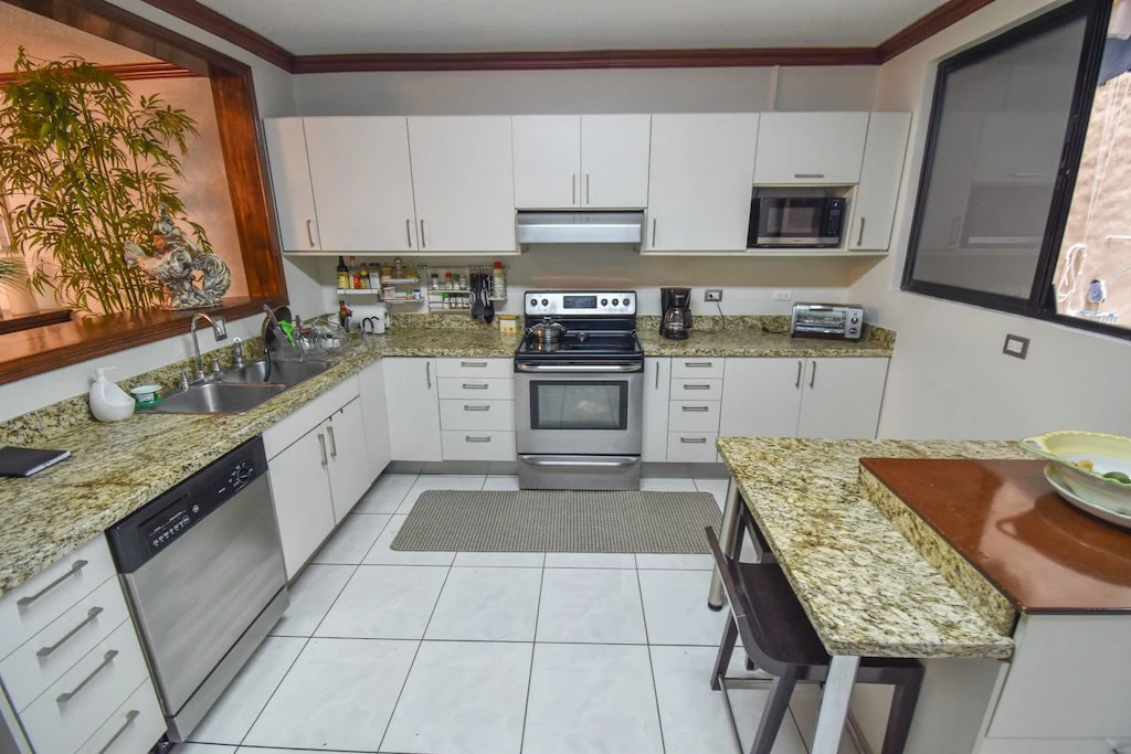 House For Sale in San Antonio - Gallery image 16