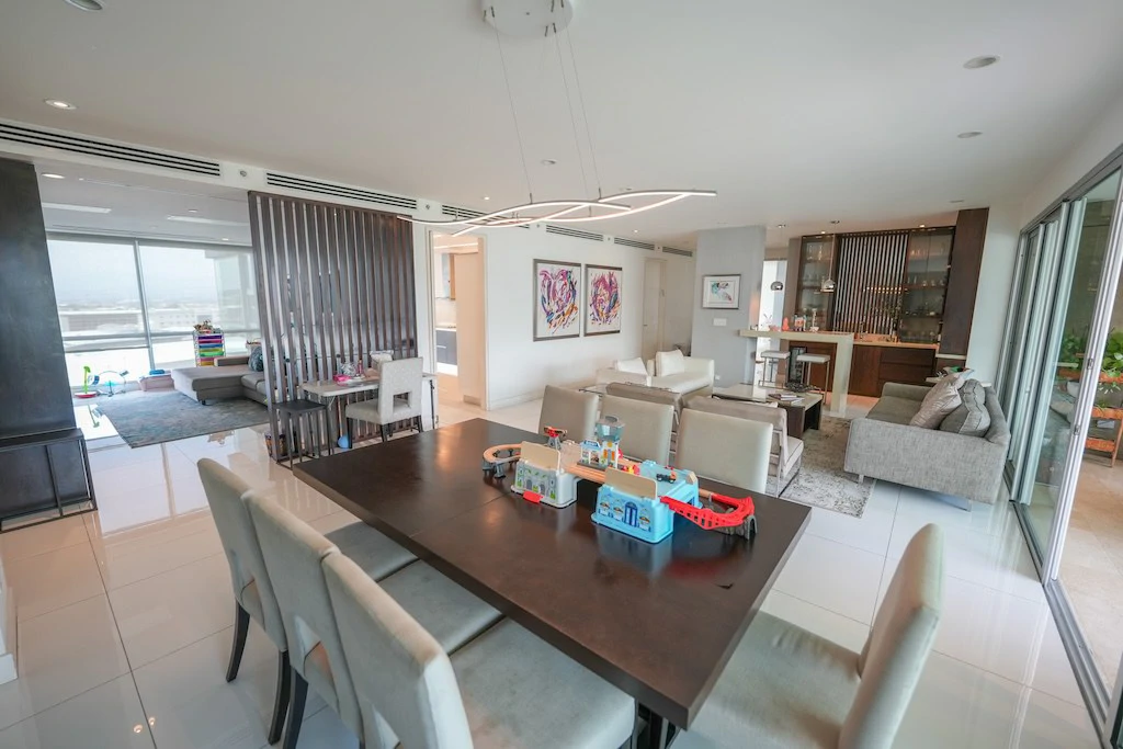 Apartment For Sale in San Rafael