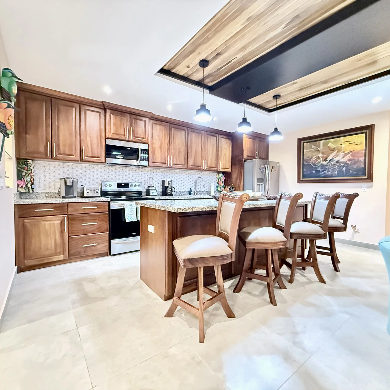 Unique Oversized Lot Home in Ciudad del Mar with 4 Covered Parking - Gallery image 2