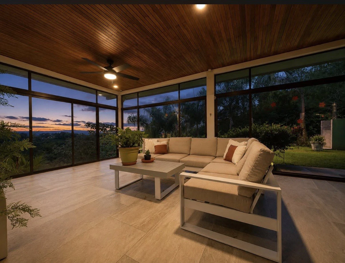 Designer Villa: Stunning designer Villa on 2 acres of land